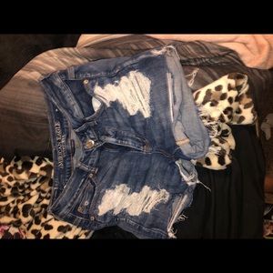 Woman’s American Eagle shorts!